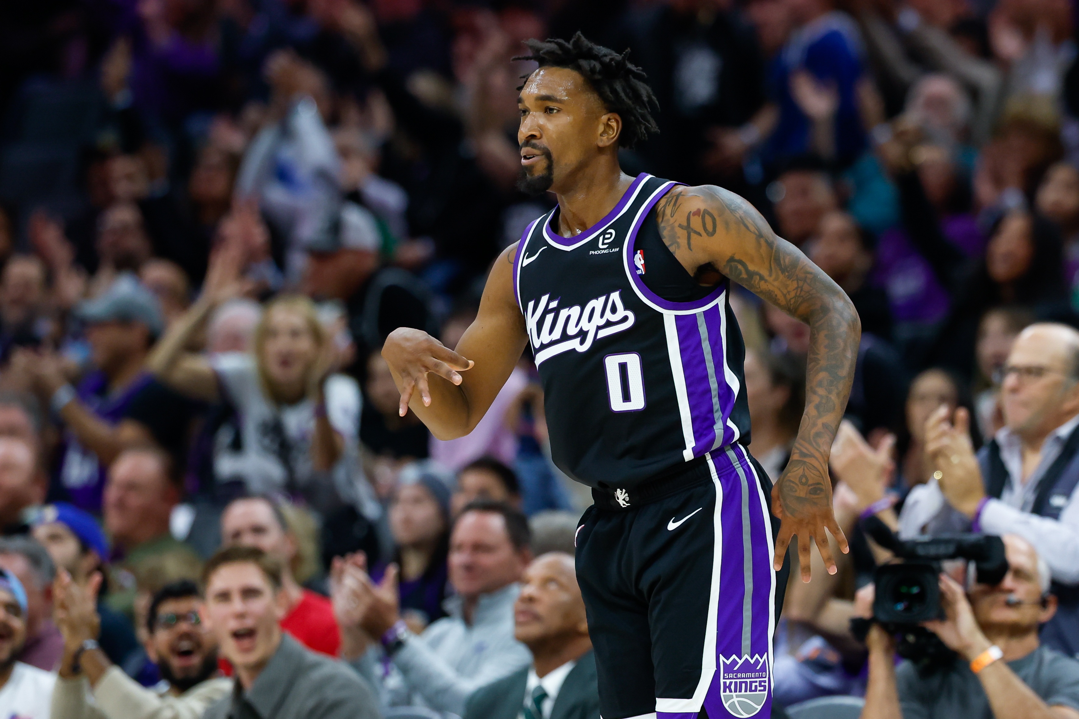 半岛体育-大将军回归！蒙克半场替补15分钟 5中5&amp;三分3中3贡献13分